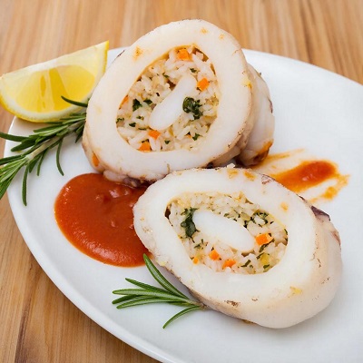 Фаршированные кальмары с рисом и овощами