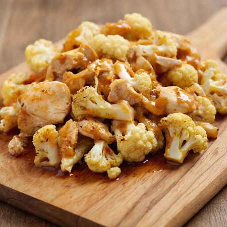 Цветная капуста с курицей и соусом
