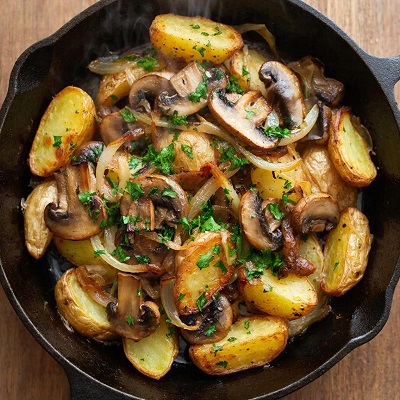 Жареная картошка с грибами и луком